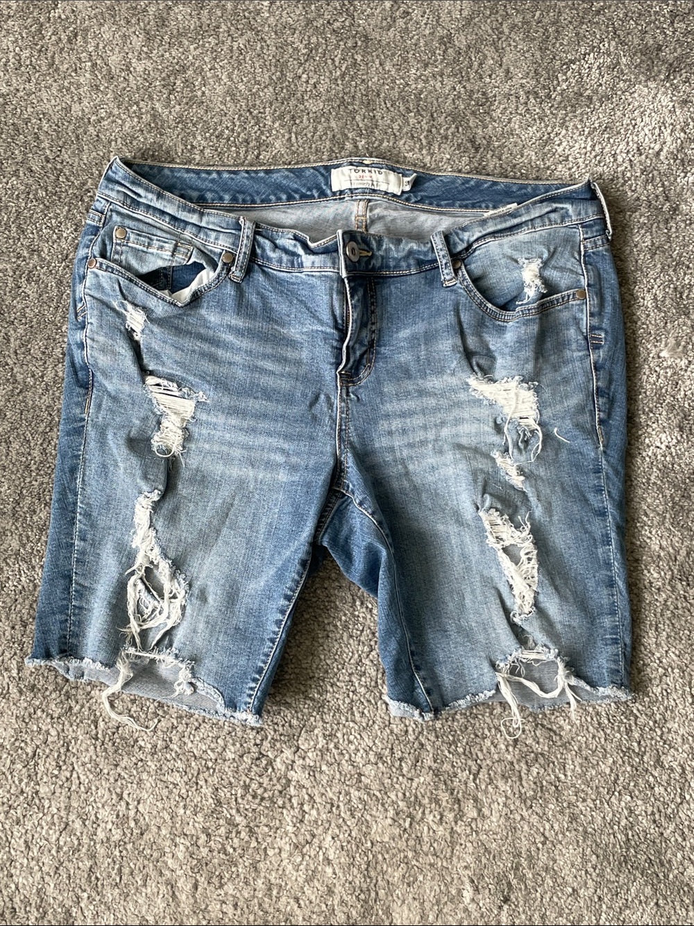 EC Torrid Medium Wash Distressed Bermuda Shorts - Size 16